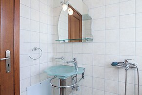 Luxe 3 Bd Penthouse 5 Min from Drosia