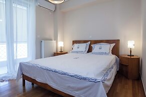 Luxe 3 Bd Penthouse 5 Min from Drosia