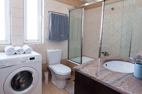 Luxe 3 Bd Penthouse 5 Min from Drosia