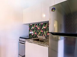 Flamingo Suite 1BR 1BA Apt w Pool Parking