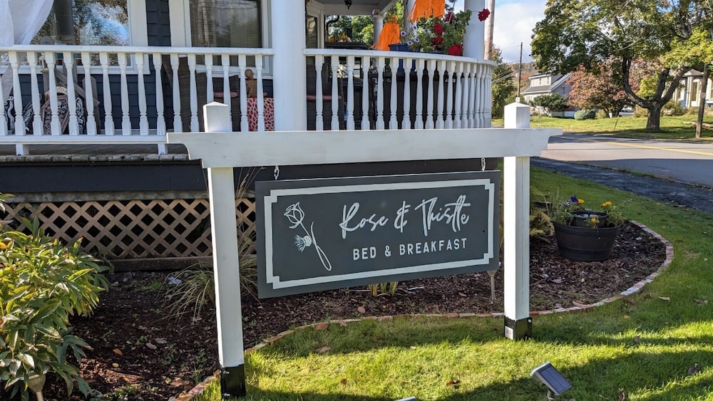 Rose & Thistle Bed & Breakfast