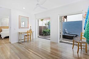 Thirty-Nine Albatross (Apartment 1)