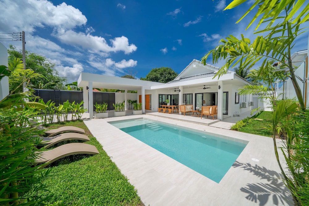 Bali Style 4BR Pool Villa Kaia in Rawai