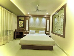 Hotel KUBER PALACE - Sea beach & Temple