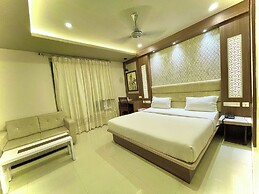 Hotel KUBER PALACE - Sea beach & Temple