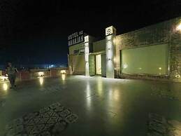 Hotel KUBER PALACE - Sea beach & Temple