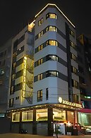 A89 Rosarian Hotel