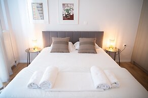 Urban Comfort 2 Bdrm Next to Metro