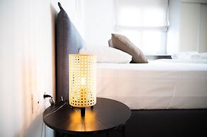 Urban Comfort 2 Bdrm Next to Metro