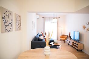 Urban Comfort 2 Bdrm Next to Metro