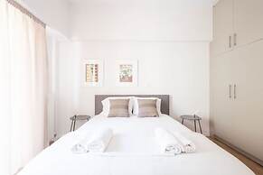 Urban Comfort 2 Bdrm Next to Metro