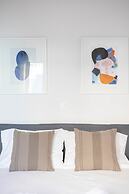 Urban Comfort 2 Bdrm Next to Metro
