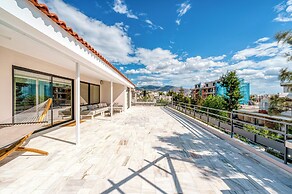Alimos Luxury 3Bd w Outdoor Jacuzzi