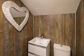 Host Stay Arundel Cottage