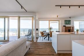 Spacious Apartment With Huge Terrace With sea View
