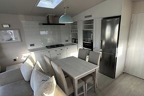 Mablethorpe Lakeside Caravan With Decking & Wi-fi!