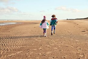 Mablethorpe Lakeside Caravan With Decking & Wi-fi!