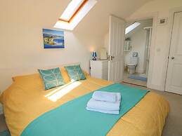 Shell Hill 3-bed Apt, Sleeps 6, 15 Mins to Beach