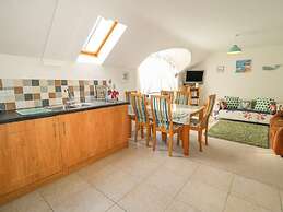 Shell Hill 3-bed Apt, Sleeps 6, 15 Mins to Beach