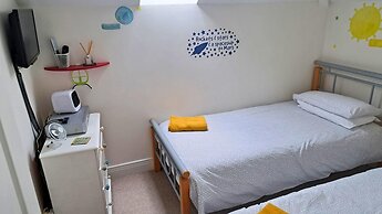 Shell Hill 3-bed Apt, Sleeps 6, 15 Mins to Beach