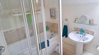 Shell Hill 3-bed Apt, Sleeps 6, 15 Mins to Beach