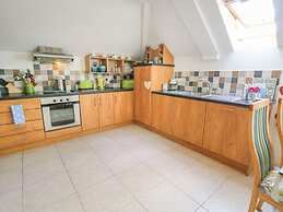Shell Hill 3-bed Apt, Sleeps 6, 15 Mins to Beach