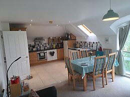 Shell Hill 3-bed Apt, Sleeps 6, 15 Mins to Beach