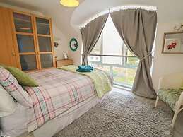 Shell Hill 3-bed Apt, Sleeps 6, 15 Mins to Beach