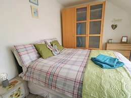 Shell Hill 3-bed Apt, Sleeps 6, 15 Mins to Beach