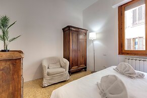 Salterelli Apartments by Mamo Florence