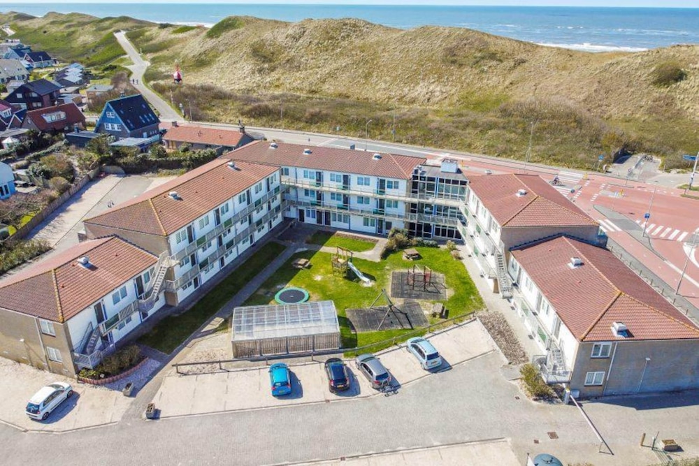 Beach Apartment 35 for 4 Guests, Callanstoog