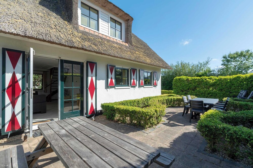 De Buitenplaats 97 Villa for 5-people Near Beach