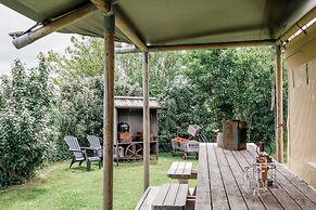 Beach Lodge With Garden