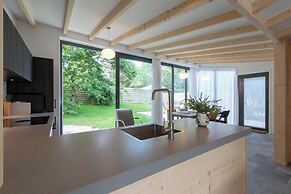 Attractive Home With Terrace