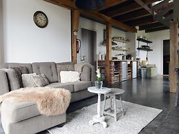 Spacious Apartment With Garden