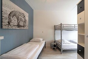 Cozy Apartment Near Beach