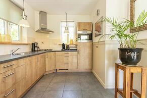 Pretty Holiday Home With Garden