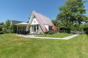 Radiant Seaside Holiday Home