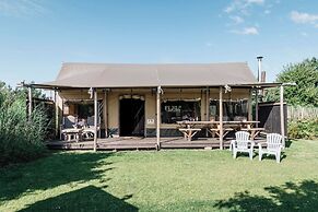 Woodlodge in Duynpark With Scenic Views