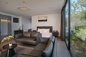 JBAY Beachfront Boutique Hotel