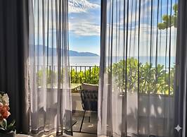 JBAY Beachfront Boutique Hotel