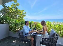 JBAY Beachfront Boutique Hotel