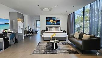 JBAY Beachfront Boutique Hotel