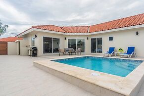 Breathtaking Prvt 4BR Pool Villa 5 Min to Beach