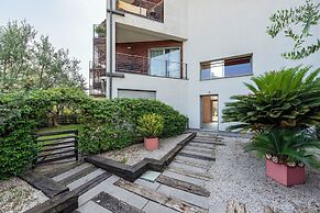 Rosy House 100m From Lake& Shared Pool