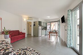Rosy House 100m From Lake& Shared Pool