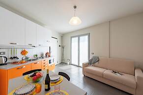 Rosy House 100m From Lake& Shared Pool