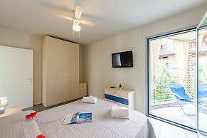 Rosy House 100m From Lake& Shared Pool