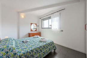 Rosy House 100m From Lake& Shared Pool