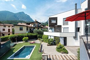 Rosy House 100m From Lake& Shared Pool